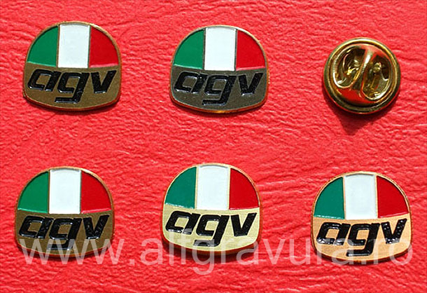 Insigna metal