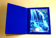 Plachete personalizate in mape albastre catifea
