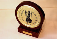 Trofee rotunde lemn placheta aluminiu eloxat